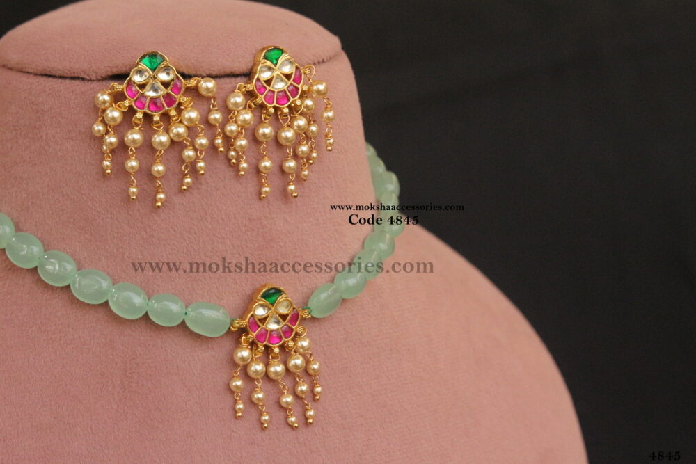 Jadaukundan pendant set with monalisa beads choker