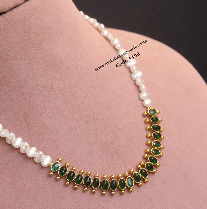 Emerald stone pendant with pearl chain