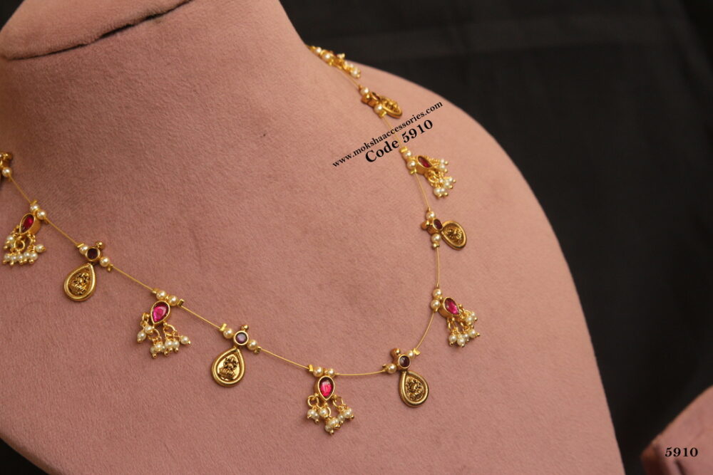 Invisible chain with kasu and jadaukundan pendants