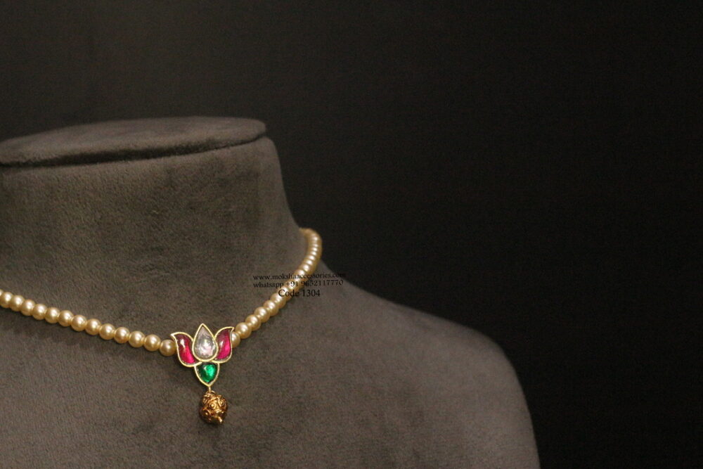 Choker with lotus pendant