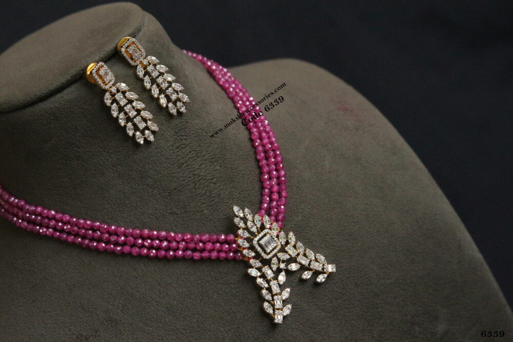 Glass stone pendant set with pink crush beads