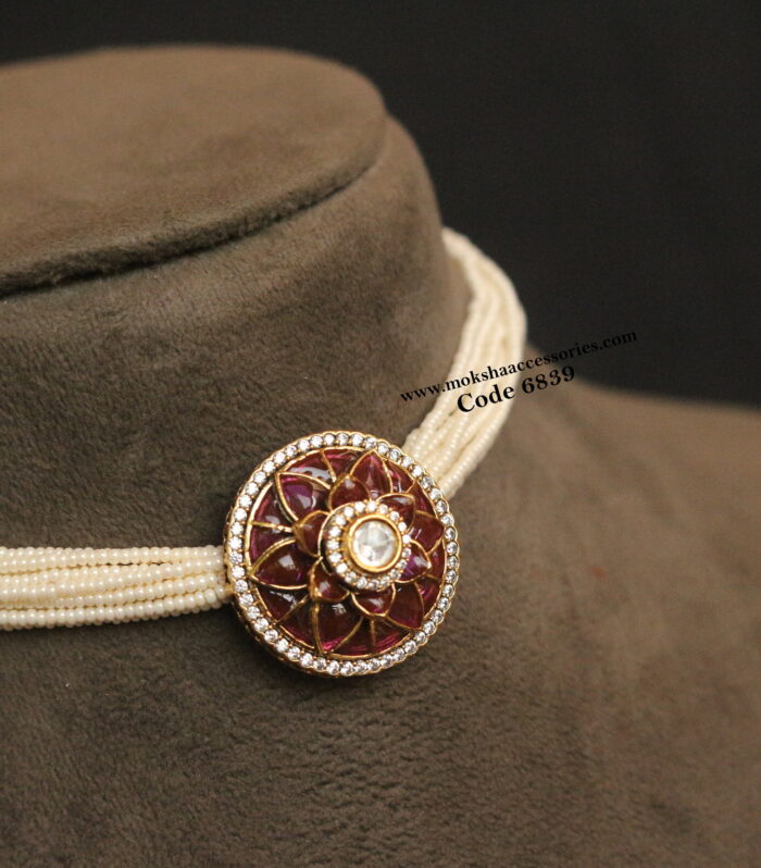 Jadaukundan pendant with pearl choker