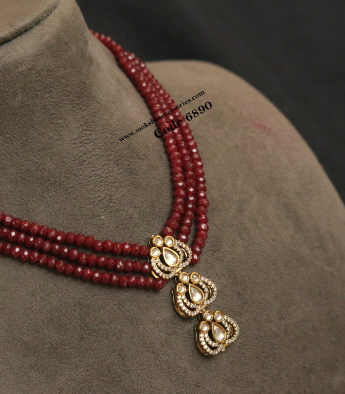 Kundan pendant with ruby marron beads