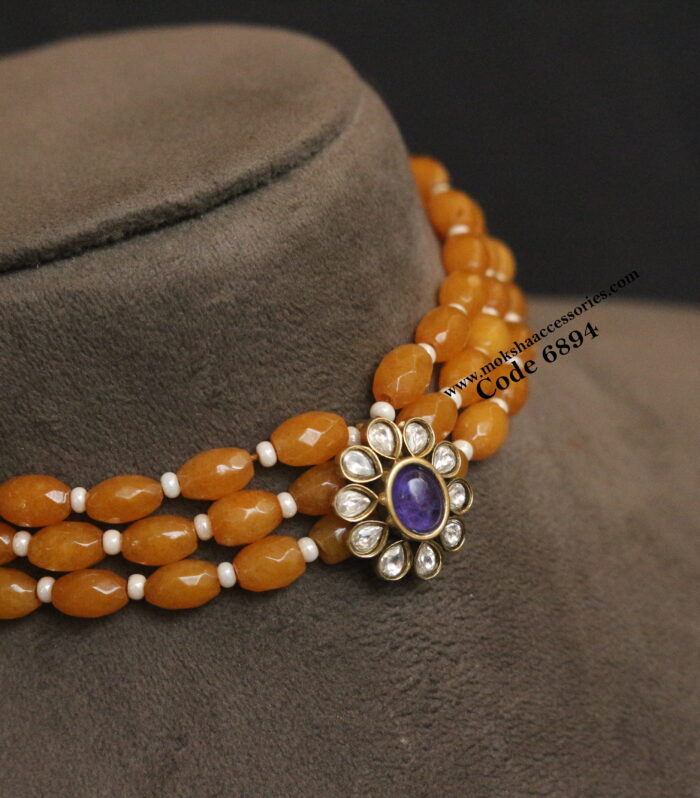 Antique pendant with onyn beads choker