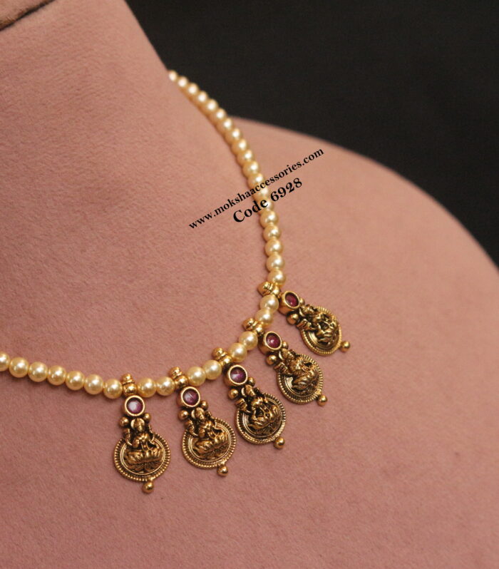 Kasu pendants with sarvoski pearl necklace