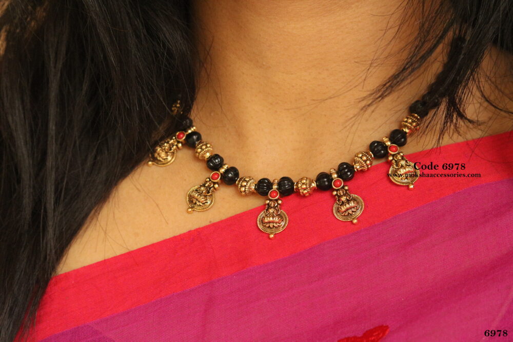 Kasu pendants with black beads choker