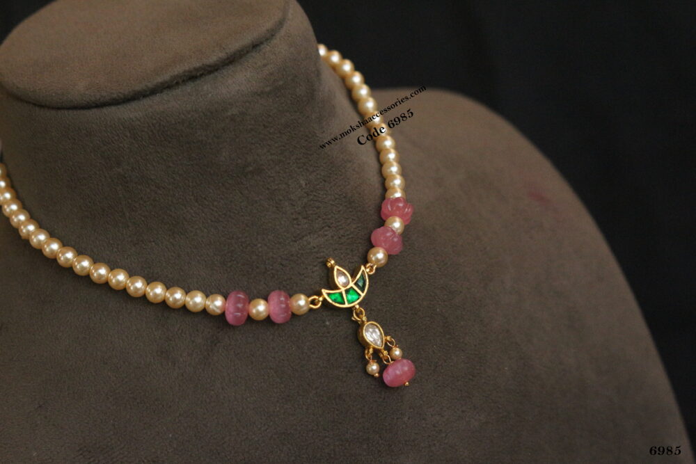 Jadaukundan pendant with pumpkin beads and sarvoski pearl necklace