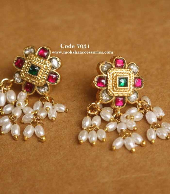 Jadaukundan studs with pearl drops