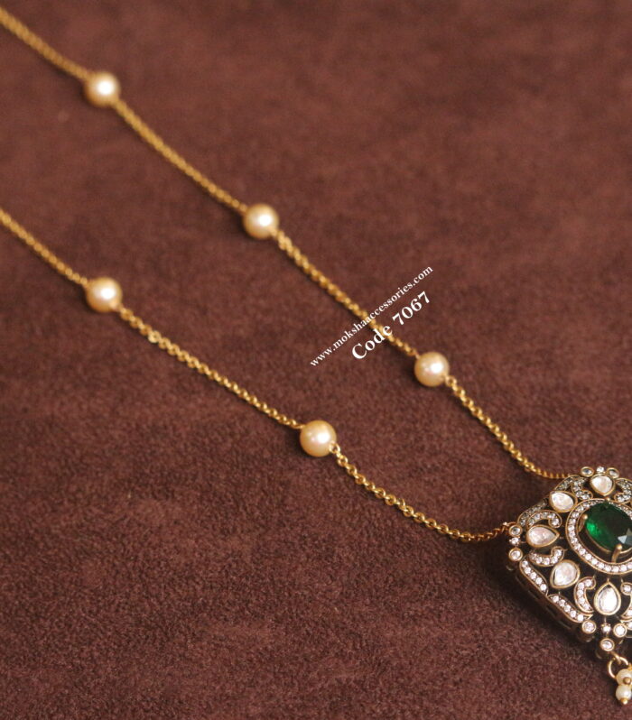 Mozonite emerald stone pendant with gold chain