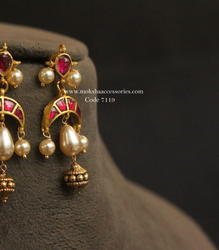 Jadaukundan earrings with pearl drop and gold balls