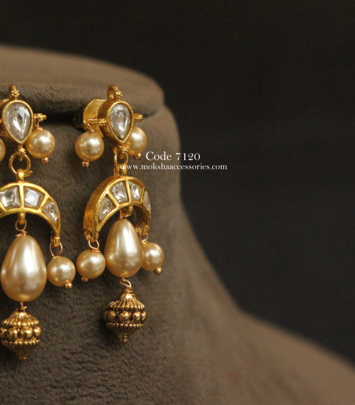 Jadaukundan earrings with pearl drop and gold balls