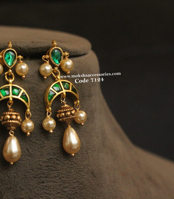 Jadaukundan earrings with pearl drop and gold balls