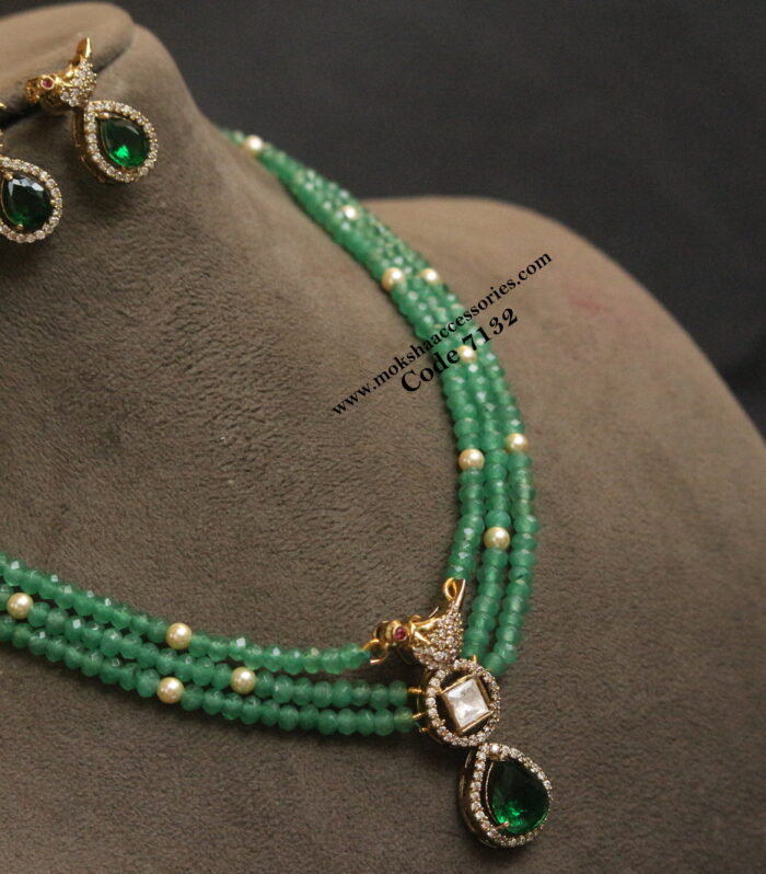 Mozonite and emerlad stone pendant set with emerald and sarvoski pearls