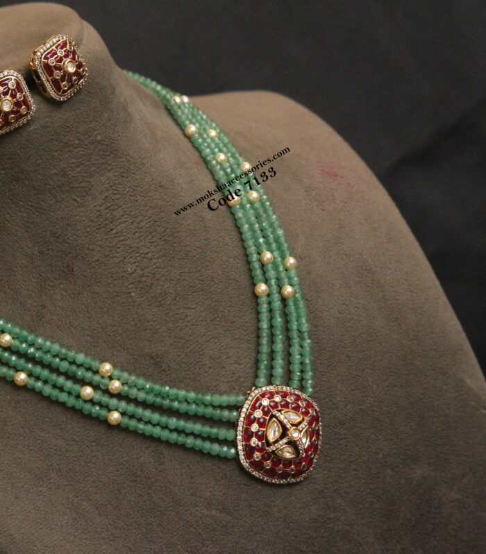 Jadaukundan pendant set with emerald and sarvoski pearls