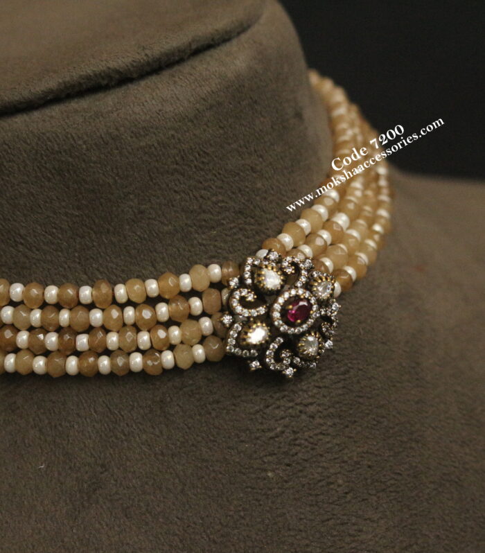 Antique gold pendant choker