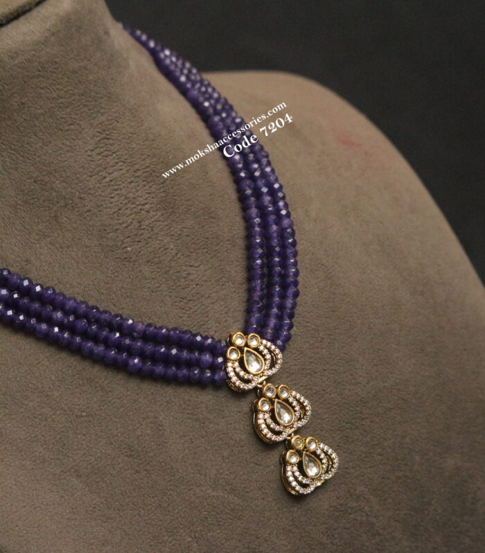 Kundan pendant with dark blue beads