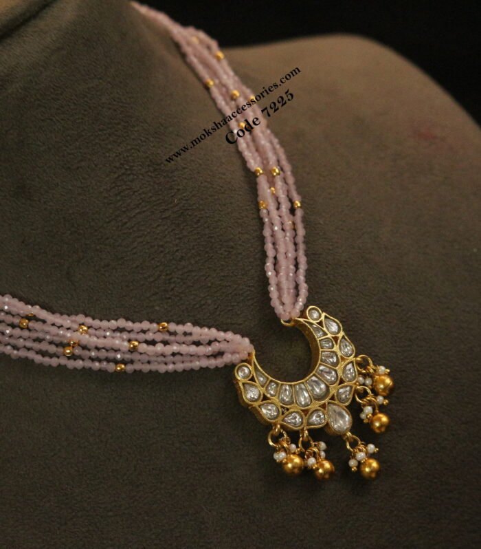 Jadaukundan pendant with monalisa beads