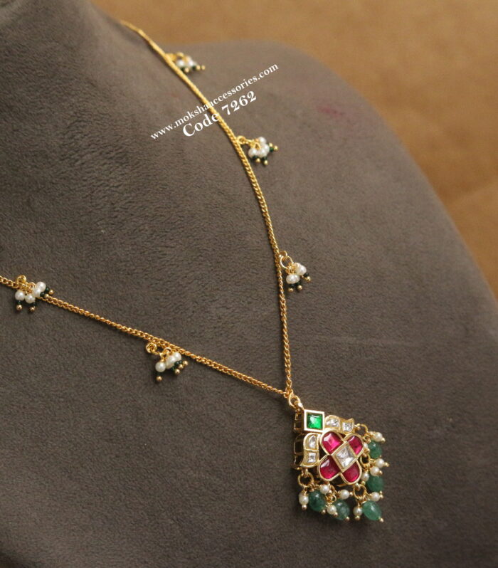 Jadaukundan pendant with gold chain