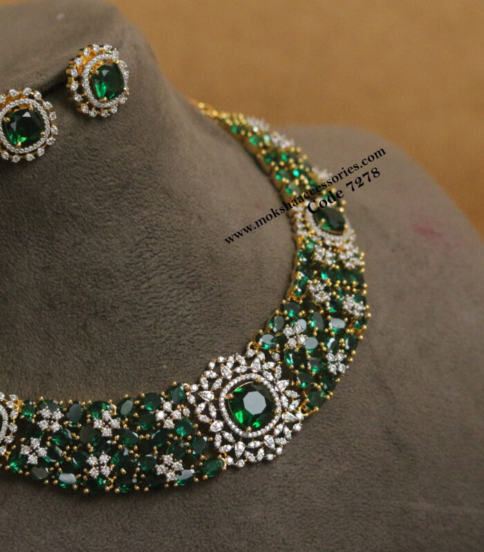 Emerald stone neckset