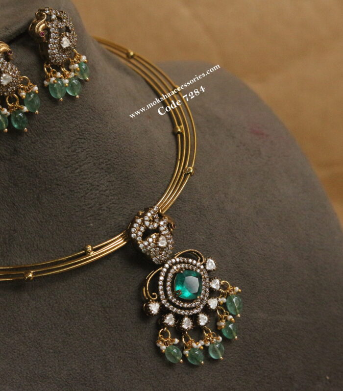 Hasli with pendant set
