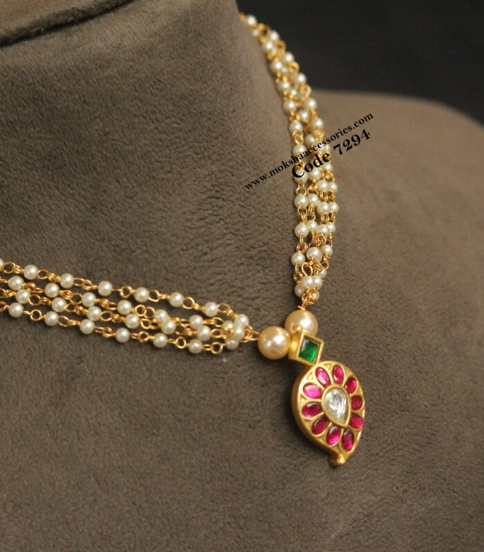 Jadaukundan mango pendant with pearl chain