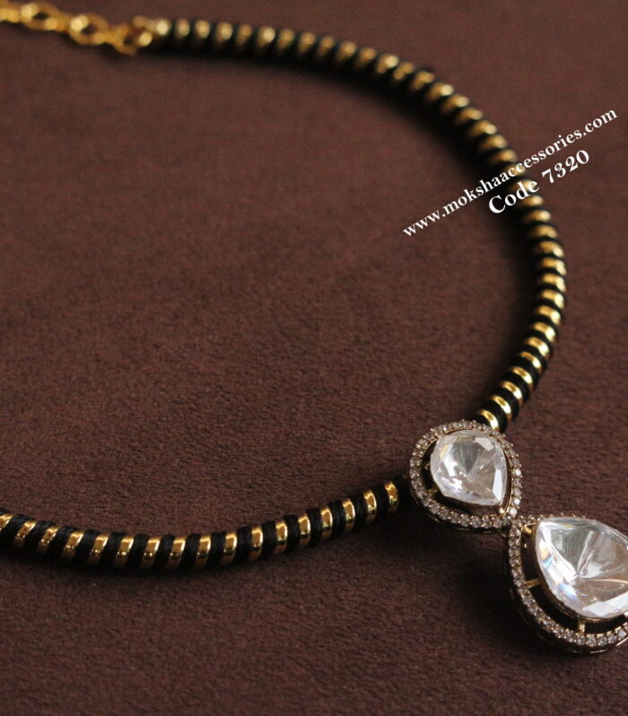 Hasli with mozonite stone pendant