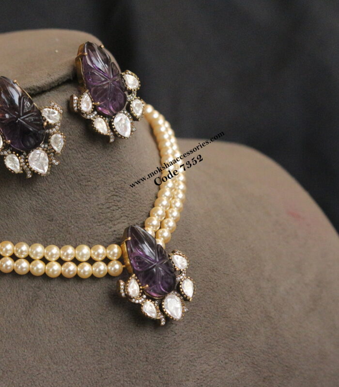 Mozonite stone with purple carving stone choker set with sarvoski pearl