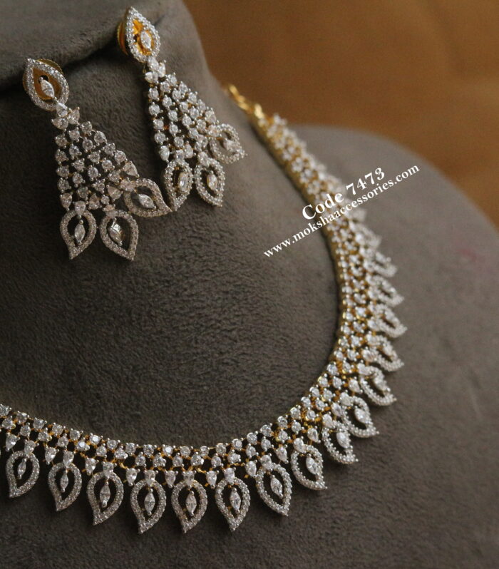 GJ diamond alike neckset