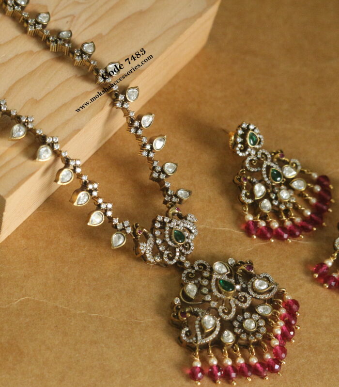 Mozonite stone neck set