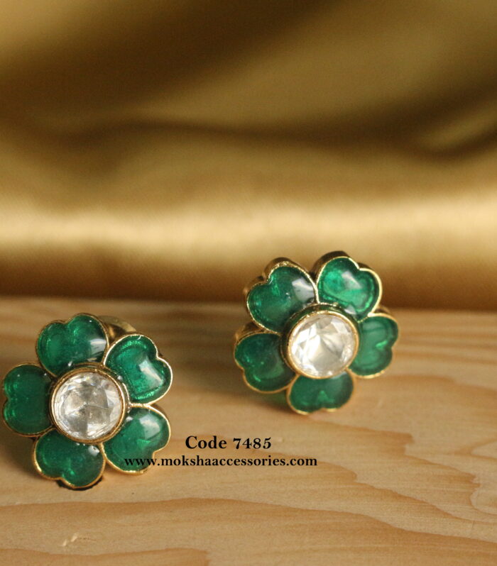 Emerald kundan studs