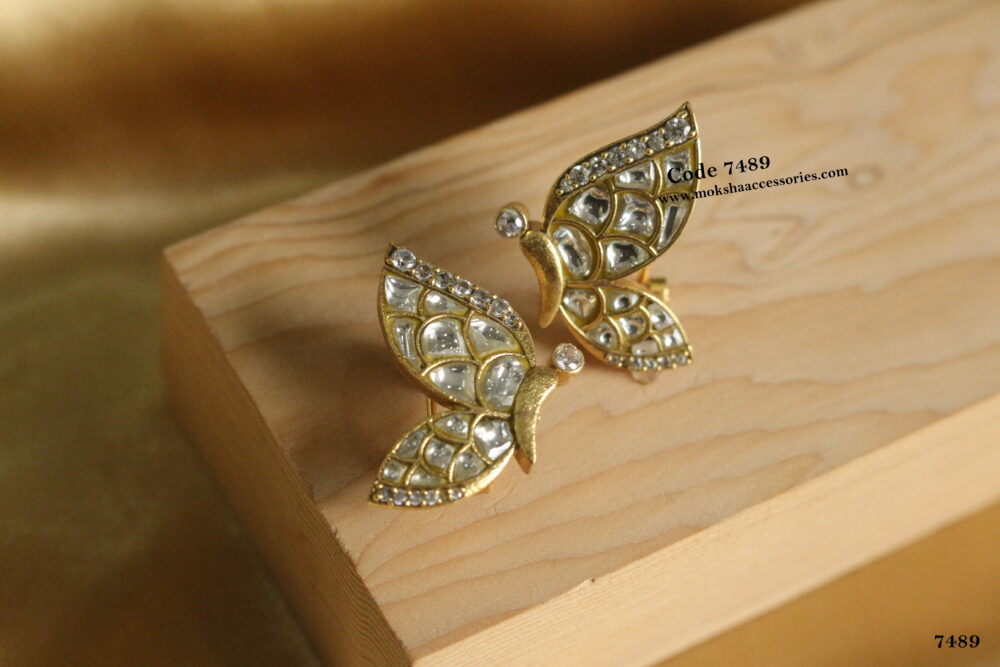 Jadaukundan studs with back screw