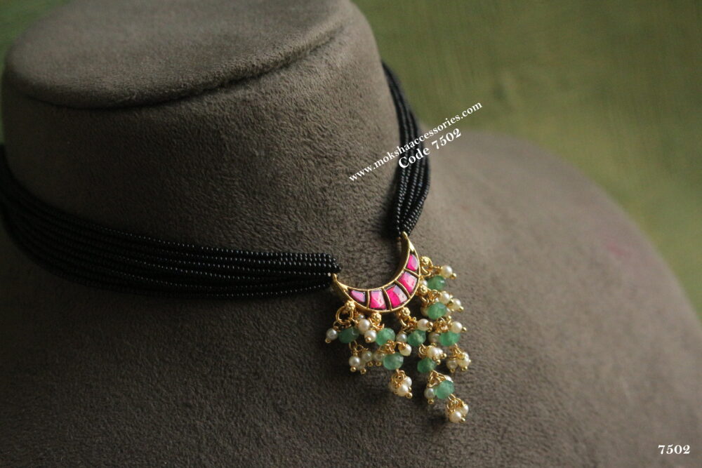 Black beads with jadaukundan pendant