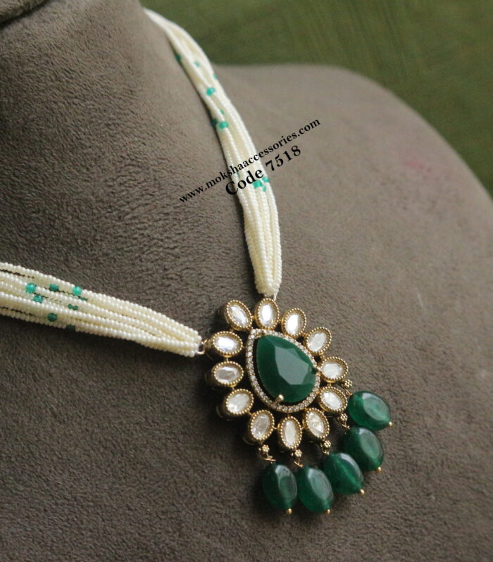 Emerald stone kundan pendant with pearl chain