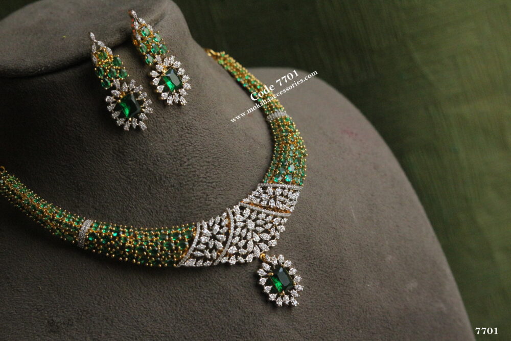 Diamond alike neckset