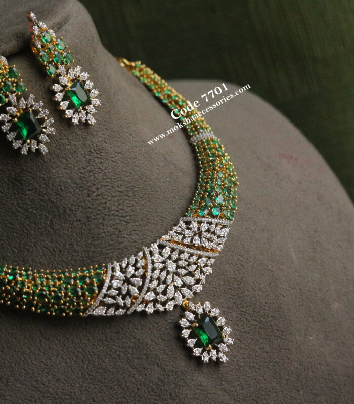 Diamond alike neckset