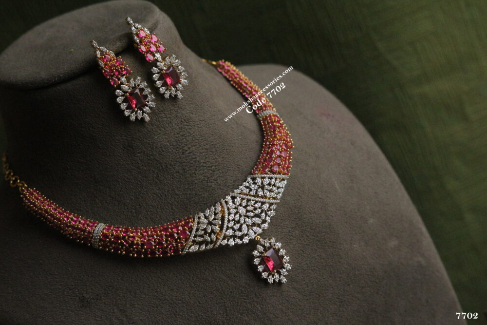 Diamond alike neckset