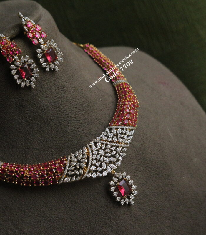Diamond alike neckset