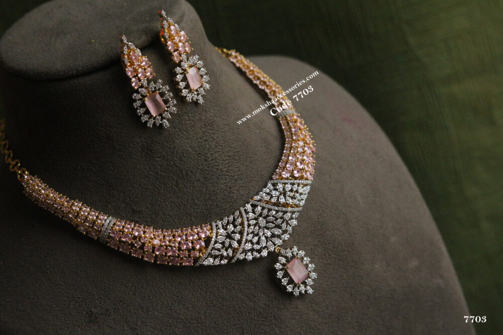 Diamond alike neckset