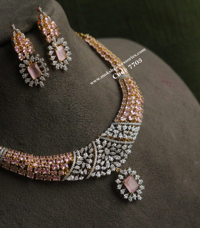 Diamond alike neckset