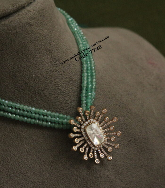 Kundan pendant with emerald beads