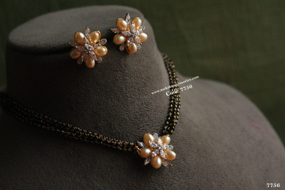 Pearl pendant set with black beads
