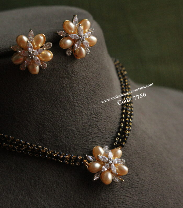 Pearl pendant set with black beads