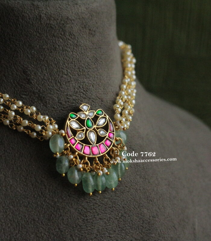 Jadaukundan pendant with pearl chain