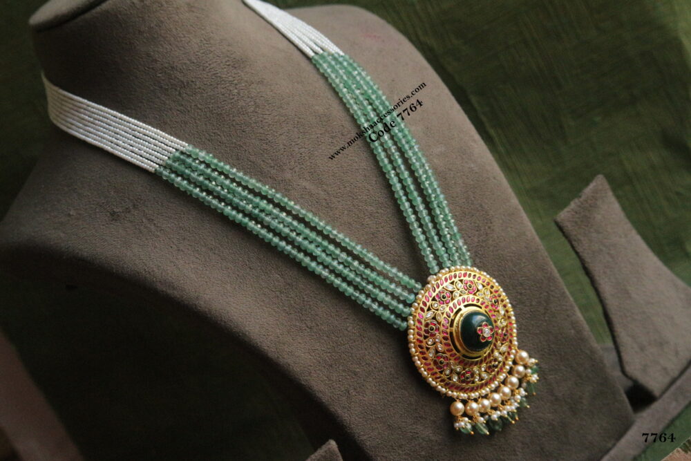 Jadaukundan pendant with emerald beads and pearl chain