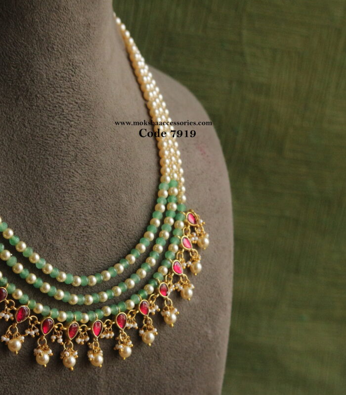 Jadaukundan pendant with emerald and sarvoski pearl mala