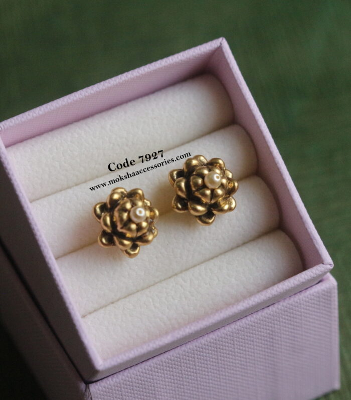 Antique gold studs