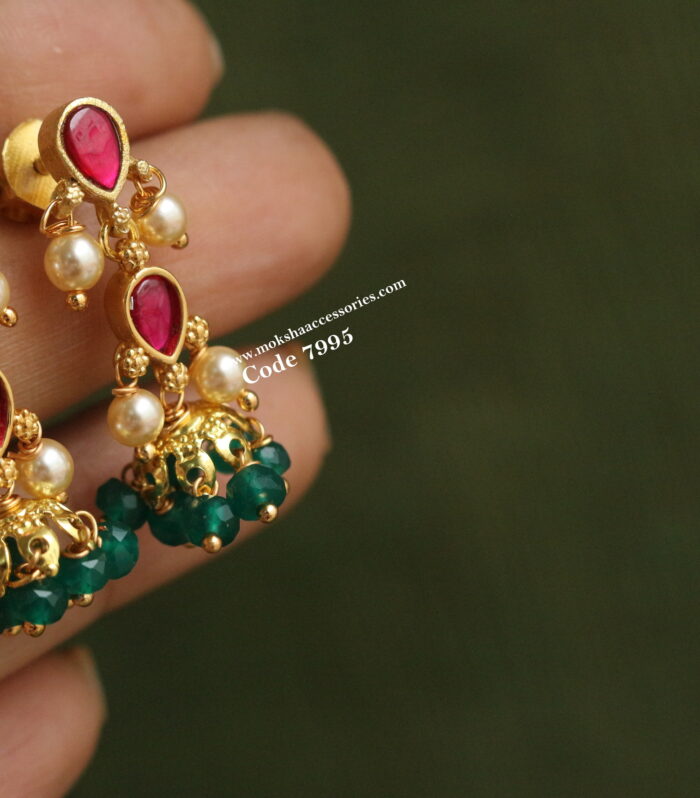 Jadaukundan jhumki with emerald drops
