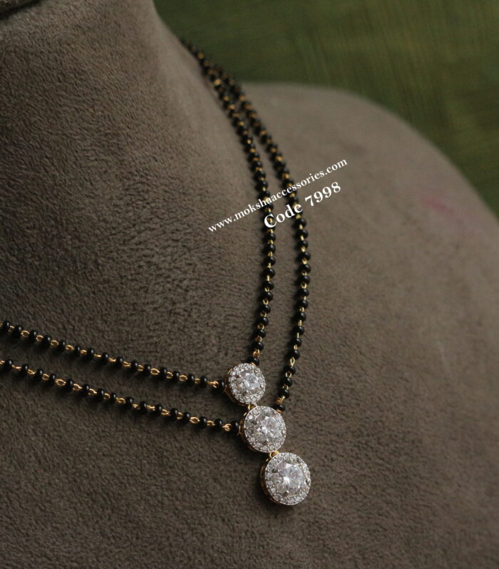 Diamond alike pendant with black beads