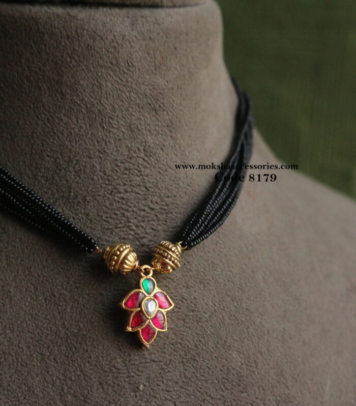 Jadaukundan pendant with gold balls and black beads