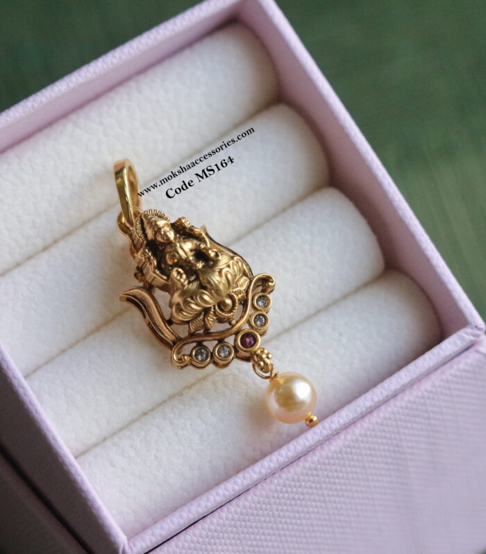 92.5 Silver lakshmi devi pendant with top hook (4.1 gms)